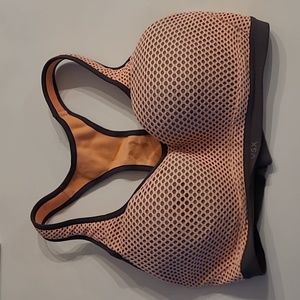 Victoria's Secret Incredible sports bra size 34D